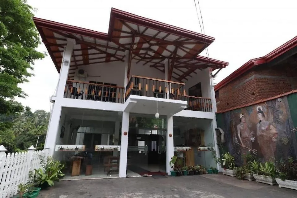Hotel Pawra Wood Inn Kandy