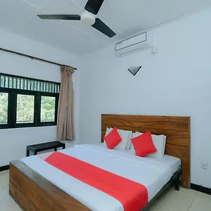 Hotel Oyo 479 Water Front